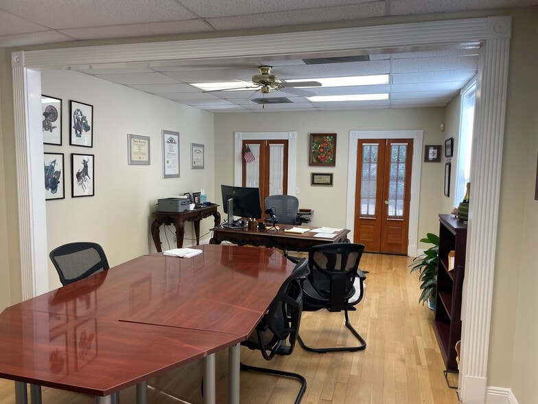 More Photos Of 4240 Canal St, New Orleans Office For Sale
