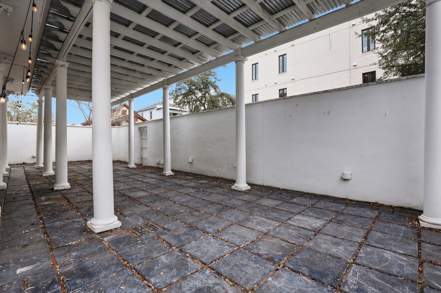 More Photos Of 422 W 43rd St, Savannah Storefront Retail Office For Sale