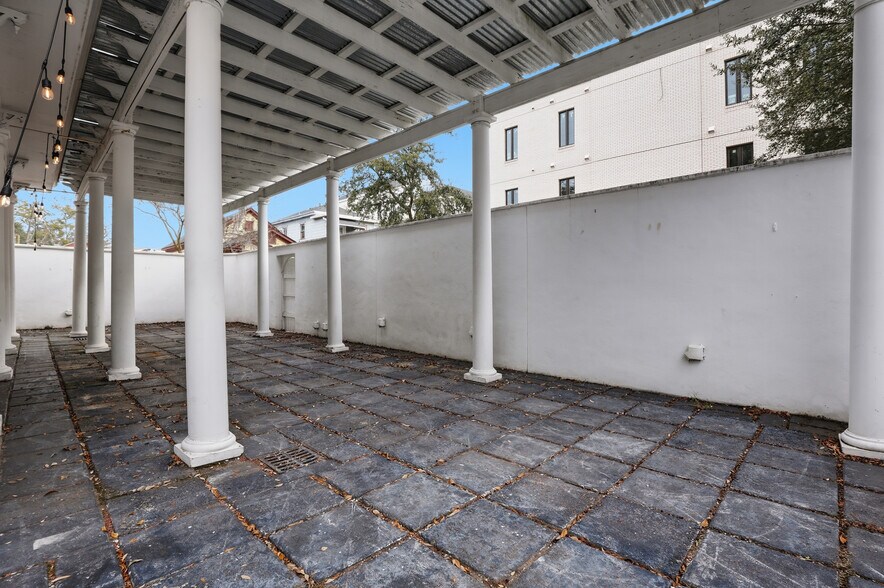 More Photos Of 422 W 43rd St, Savannah Storefront Retail Office For Lease