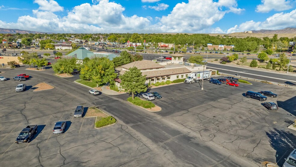 More Photos Of 3245 I-70 Business Loop, Clifton Restaurant For Sale