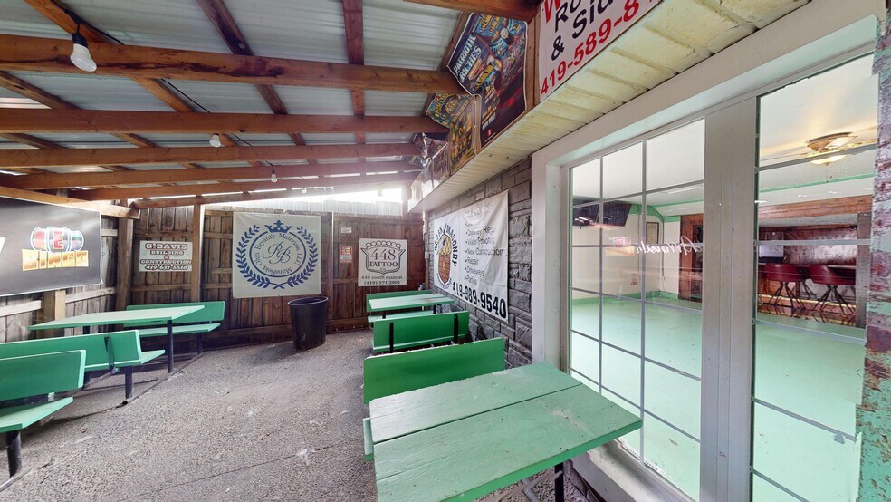 More Photos Of 185 Orange St, Mansfield Bar For Sale