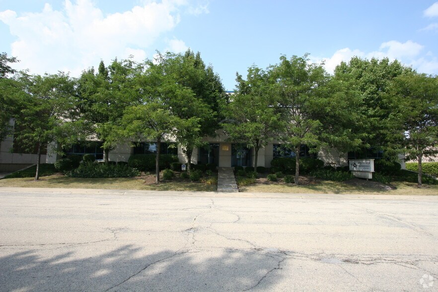 More Photos Of 620-630 Estes Ave, Schaumburg Warehouse For Sale