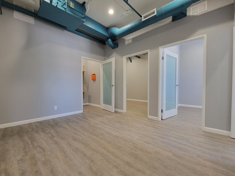 More Photos Of 11712 Moorpark St, Studio City Loft Creative Space For Lease