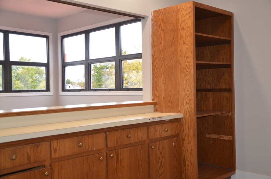 More Photos Of 510 Collins St, Joliet Unknown For Lease