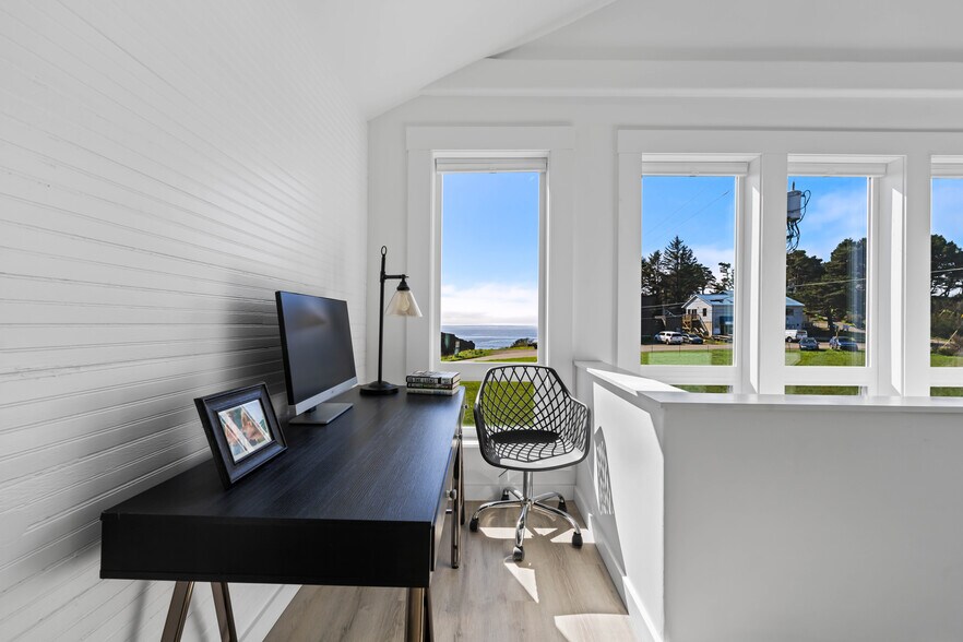 More Photos Of 267 W Sixth St, Port Orford Storefront Retail Residential For Sale