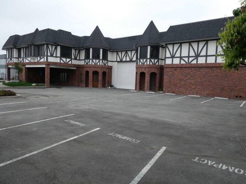 More Photos Of 1411 Railroad St, Glendale Warehouse For Lease