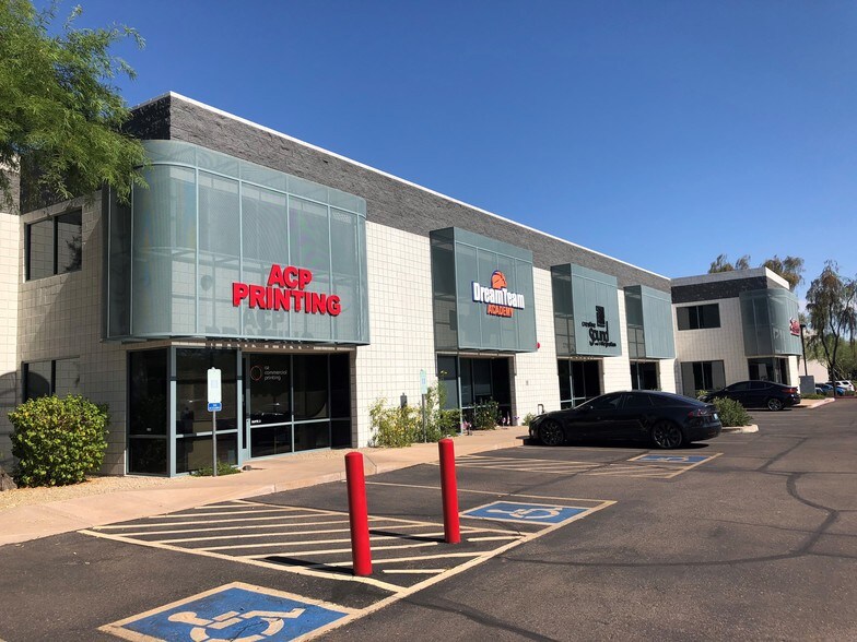 More Photos Of 15955 N Dial Blvd, Scottsdale Light Distribution For Lease