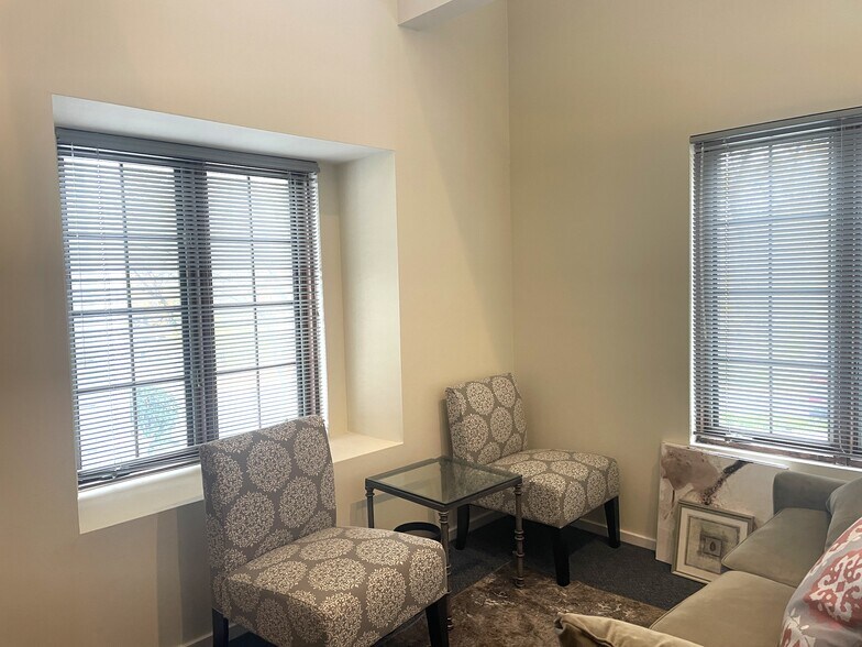 More Photos Of 2 Mystic Ln, Malvern Office For Sale