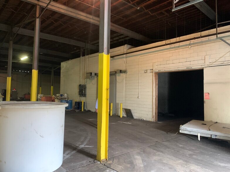 More Photos Of 1 Glass St, Bridgeton Warehouse For Lease