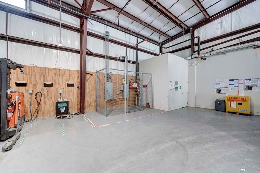 More Photos Of 17684 Cordova Pl, Panama City Beach Distribution For Lease
