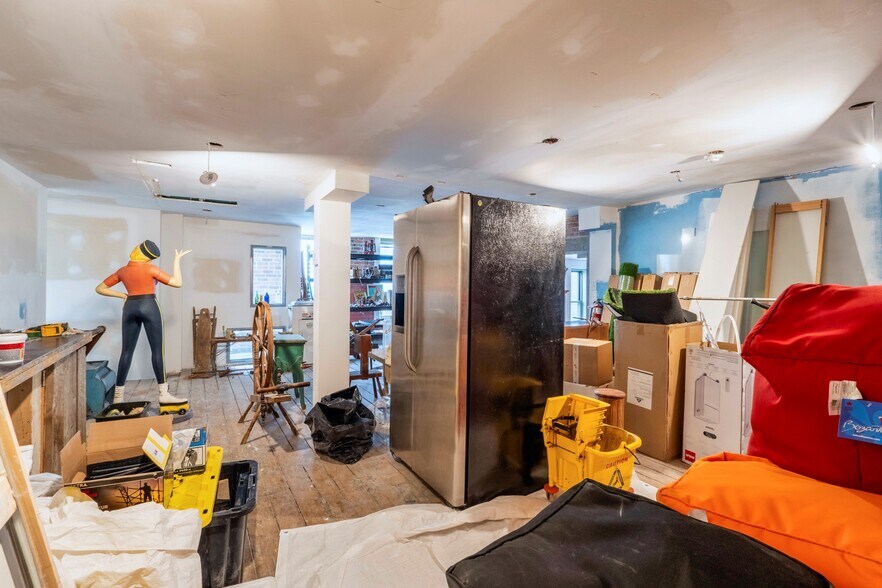 More Photos Of 129 Rue Frontenac, Sherbrooke Storefront Retail Residential For Lease