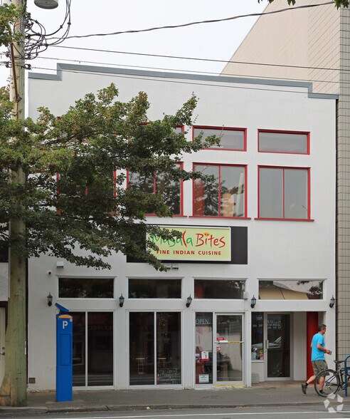 Primary Photo Of 1015 Fort St, Victoria Restaurant For Sale