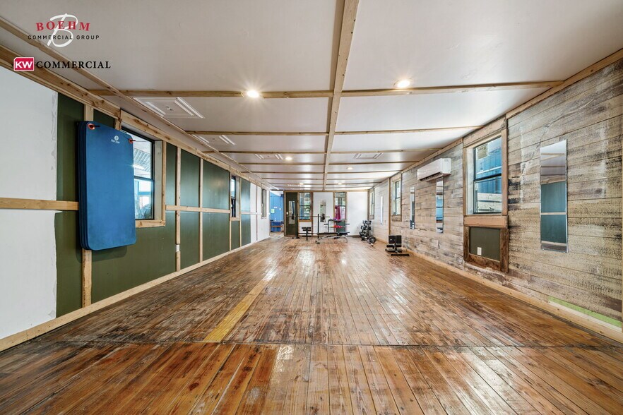 More Photos Of 23699-23737 W US Highway 290, Harper Storefront For Sale