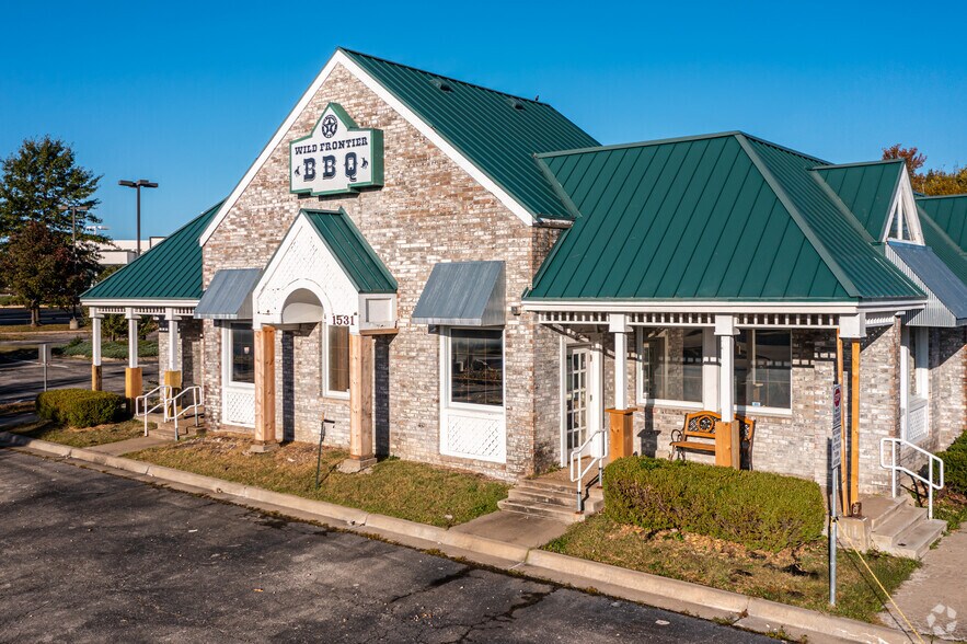 More Photos Of 1531 S Hamilton Cir, Olathe Restaurant For Lease