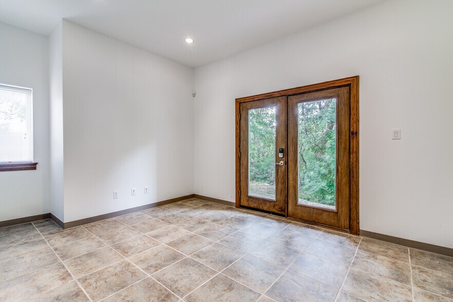 More Photos Of 3012 Ridge Rd, Rockwall Office For Lease