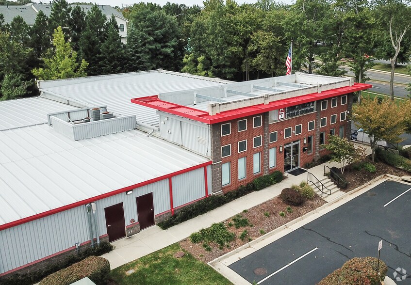 More Photos Of 301-366 Victory Dr, Herndon Flex For Lease