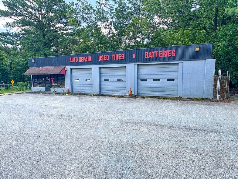 Primary Photo Of 2520 Donald Lee Hollowell Pkwy NW, Atlanta Auto Repair For Lease