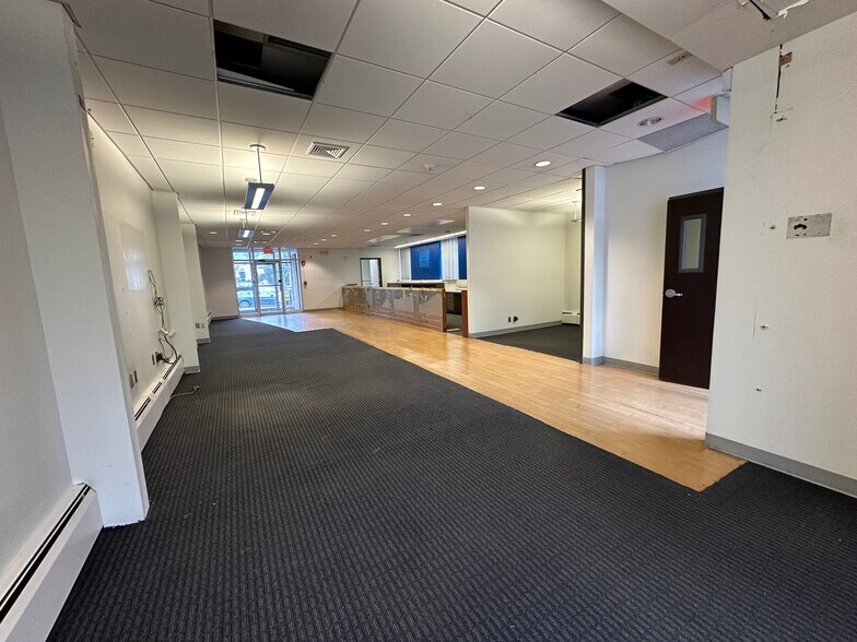 More Photos Of 75 Park Rd, West Hartford Bank For Lease