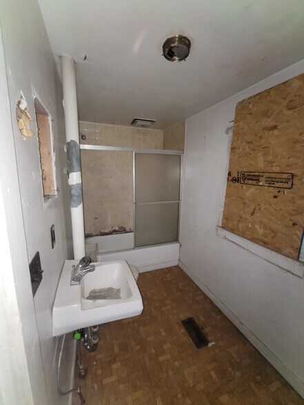 More Photos Of 1823 W 8th St, Muncie Multifamily For Sale