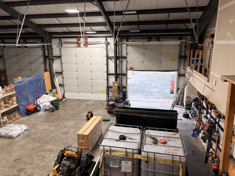 More Photos Of 128 Oyster Bay Ave, Bremerton Industrial For Lease