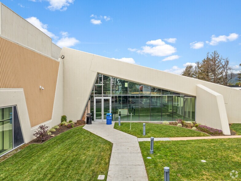 More Photos Of 195 S Milpitas Blvd, Milpitas Research And Development For Lease