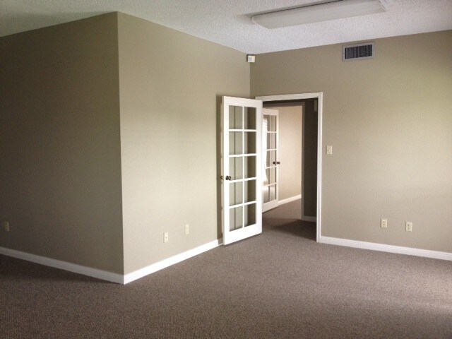 More Photos Of 113 Flagg Pl, Lafayette Medical For Lease