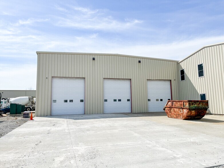 More Photos Of 4926 Church Rd, East Saint Louis Industrial For Sale