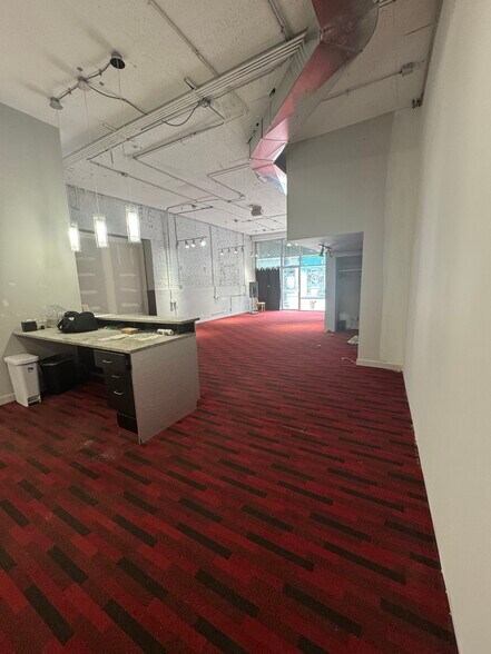 More Photos Of 906 W Belmont Ave, Chicago Medical For Lease