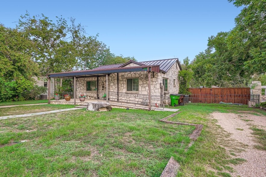 More Photos Of 405 W Main St, Round Rock Daycare Center For Lease