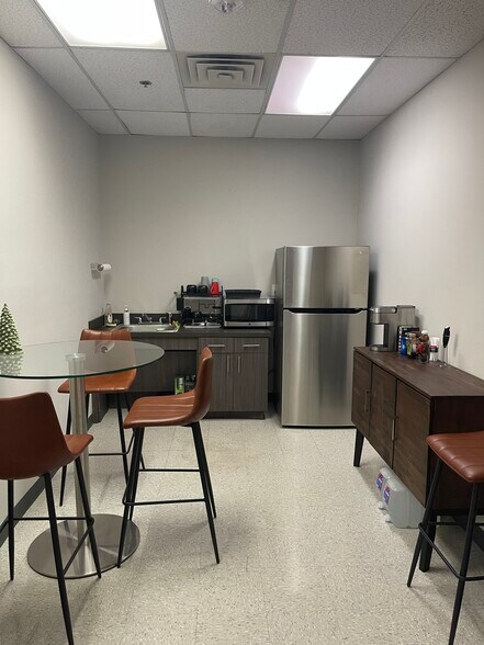 More Photos Of 1303 W Walnut Hill Ln, Irving Office For Lease