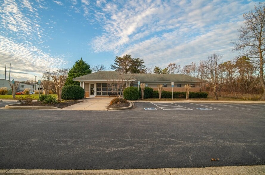 More Photos Of 11855 Hg Trueman Rd, Lusby Health Club For Lease