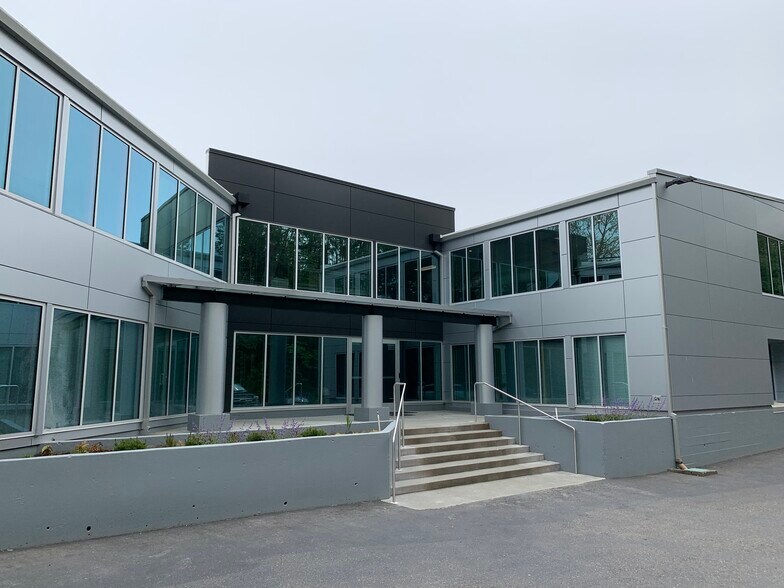 More Photos Of 733 7th Ave, Kirkland Office For Sale