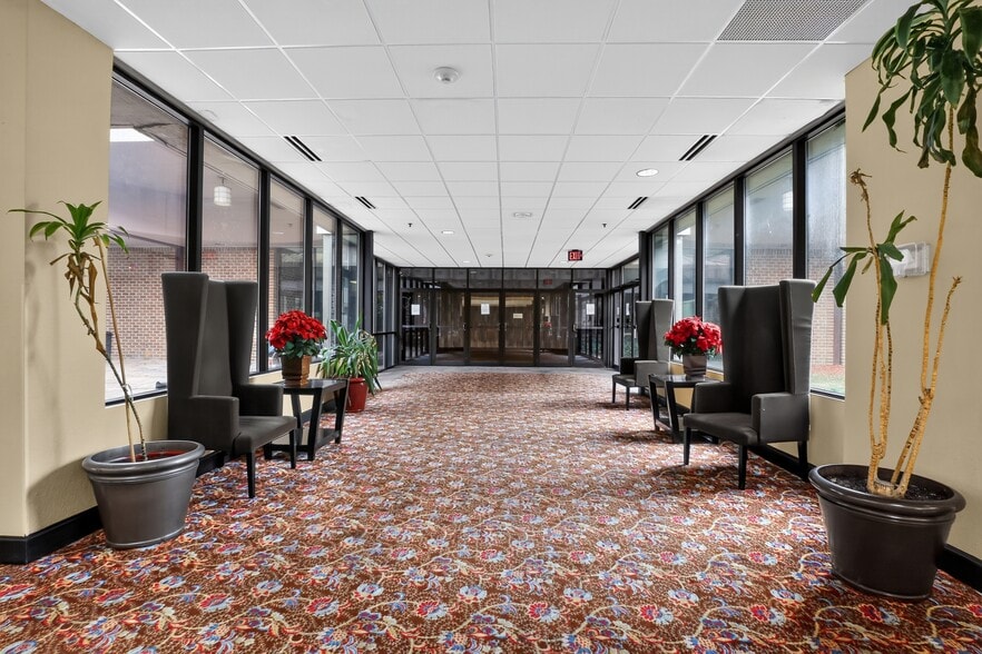 More Photos Of 6820 S Cedar St, Lansing Hotel For Sale