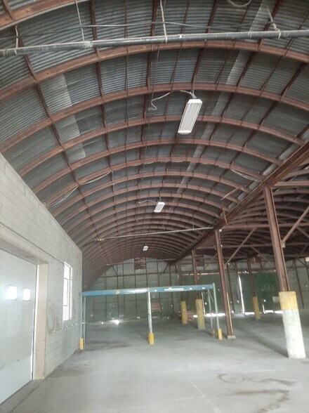 More Photos Of 510 First St, London Warehouse For Lease