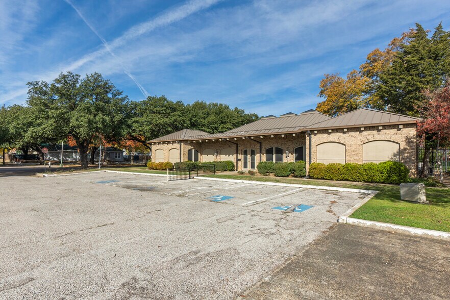 More Photos Of 660 S Zang Blvd, Dallas Office For Lease