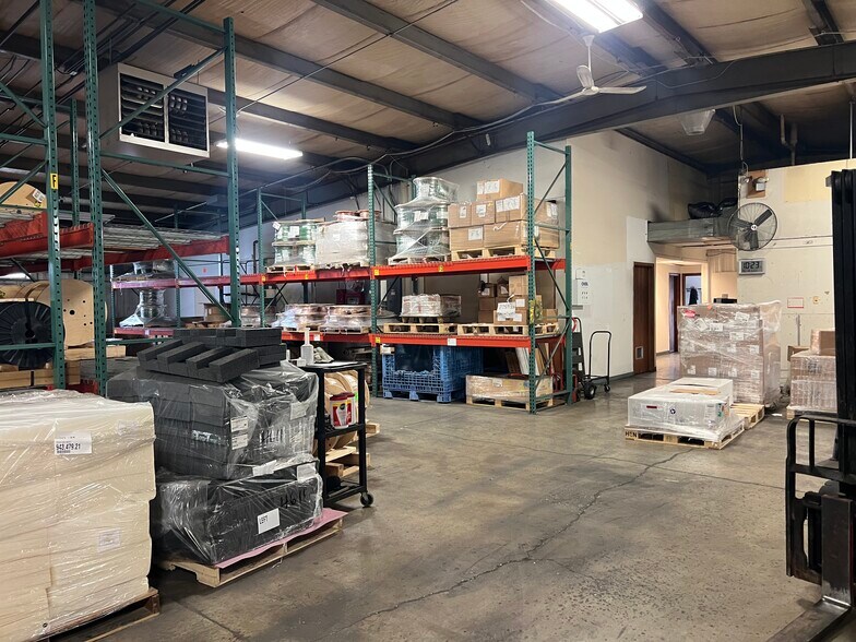 More Photos Of 520 Progress Dr, Hartland Distribution For Sale