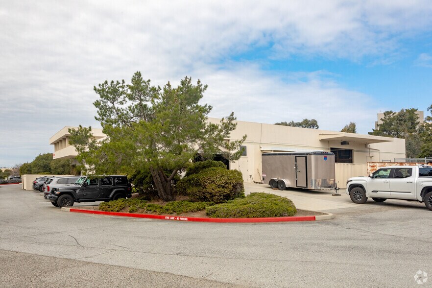 More Photos Of 5 Mandeville Ct, Monterey Flex For Sale