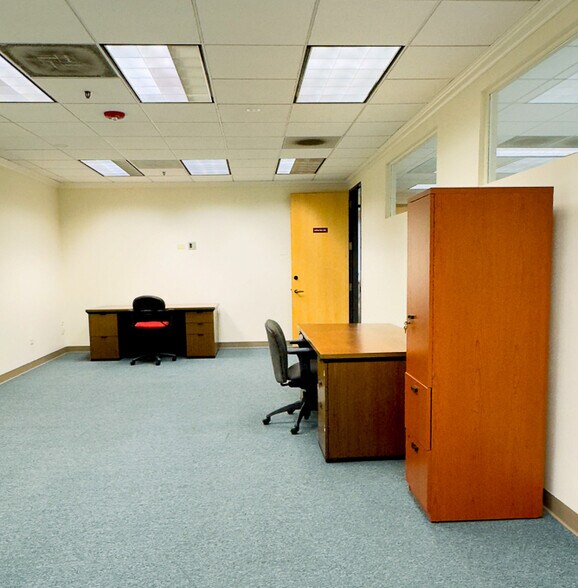 More Photos Of 1400 S Wolf Rd, Wheeling Office For Sale