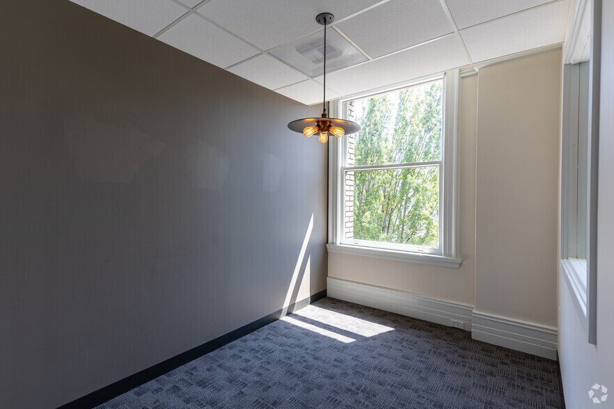 More Photos Of 319 SW Washington St, Portland Office For Sale