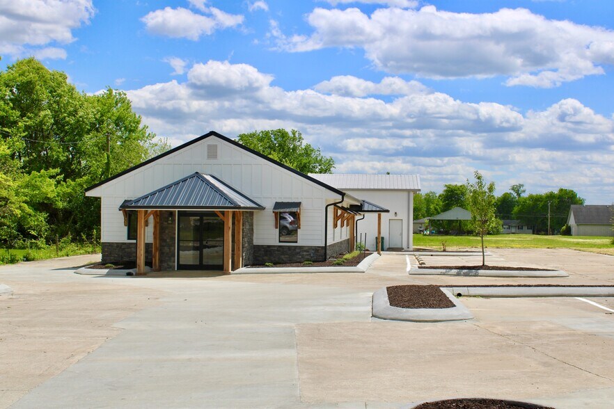 More Photos Of 130 Trousdale Ferry Pike, Lebanon Funeral Home For Sale