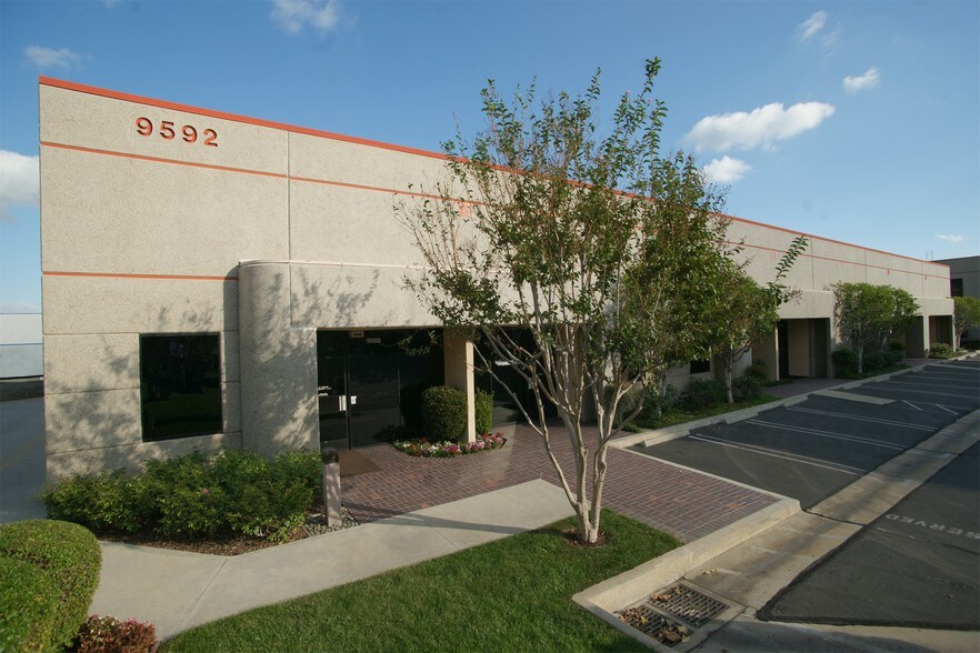 More Photos Of 9580-9592 Topanga Canyon Blvd, Chatsworth Unknown For Lease