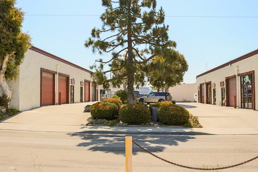 More Photos Of 1301 Tower Sq, Ventura Warehouse For Lease