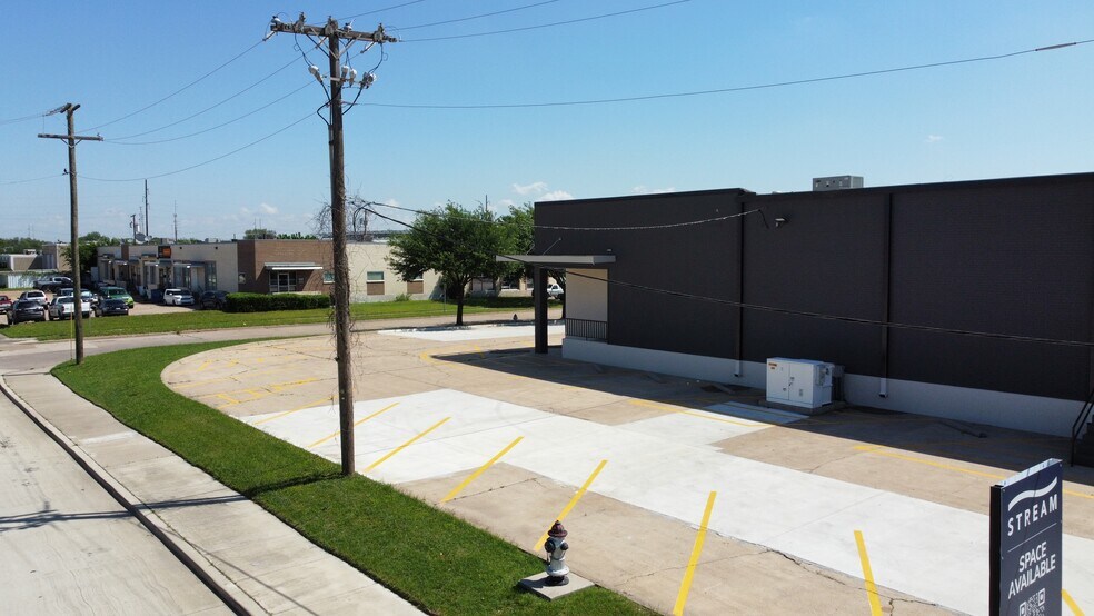 More Photos Of 3400 Royalty Row, Irving Distribution For Lease