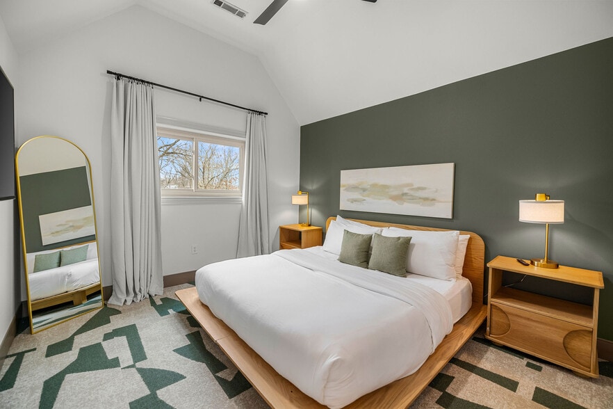 More Photos Of 14733 Dutchmans Dr, Rogers Hotel For Sale