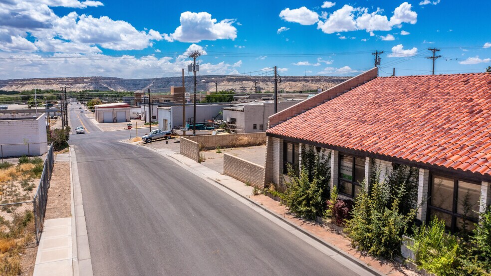 More Photos Of 333 E Main St, Farmington Office For Sale