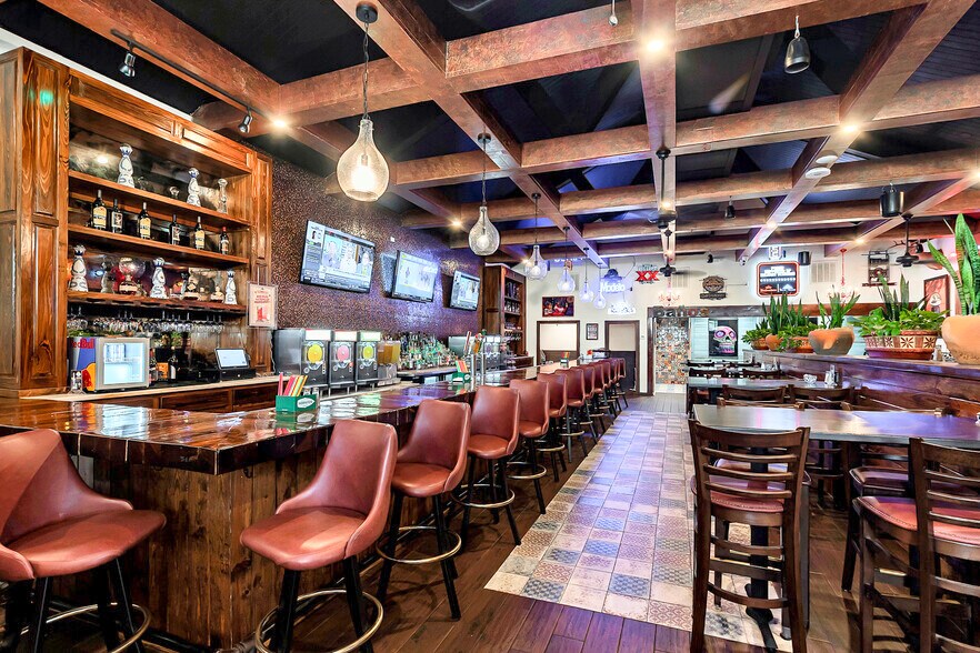 More Photos Of 1072 W Lee Dr, Baton Rouge General Retail For Lease