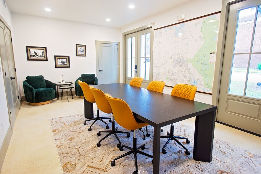 More Photos Of 521 SE 2nd St, Ocala Office For Lease
