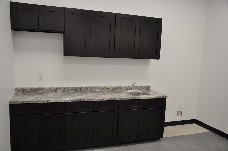 More Photos Of 4614 36th St, Orlando Light Distribution For Lease