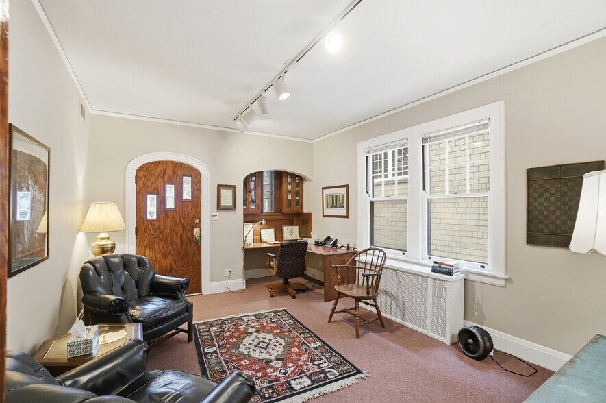 More Photos Of 820 Delta Ave, Cincinnati Office For Sale