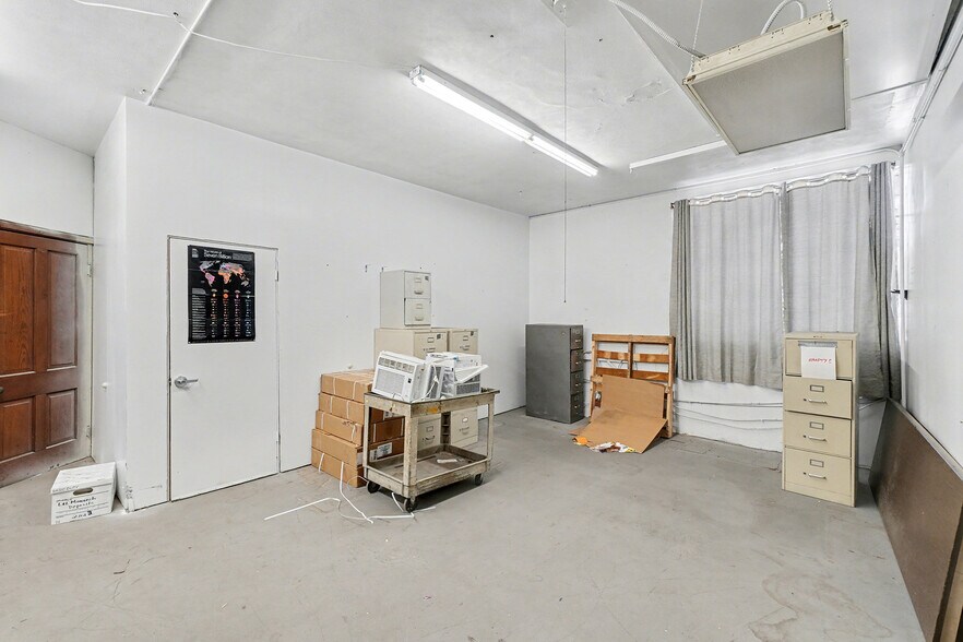 More Photos Of 109 S Wayne Ave, Lockland Storefront For Sale